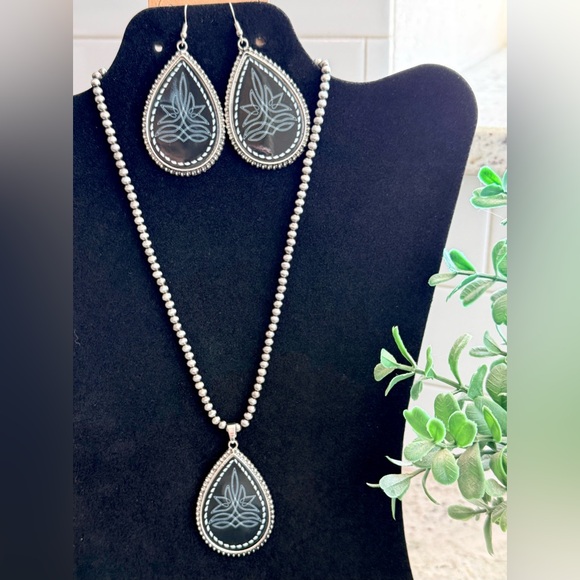 Jewelry - Black Teardrop Boot Stitch Earrings and Necklace Set